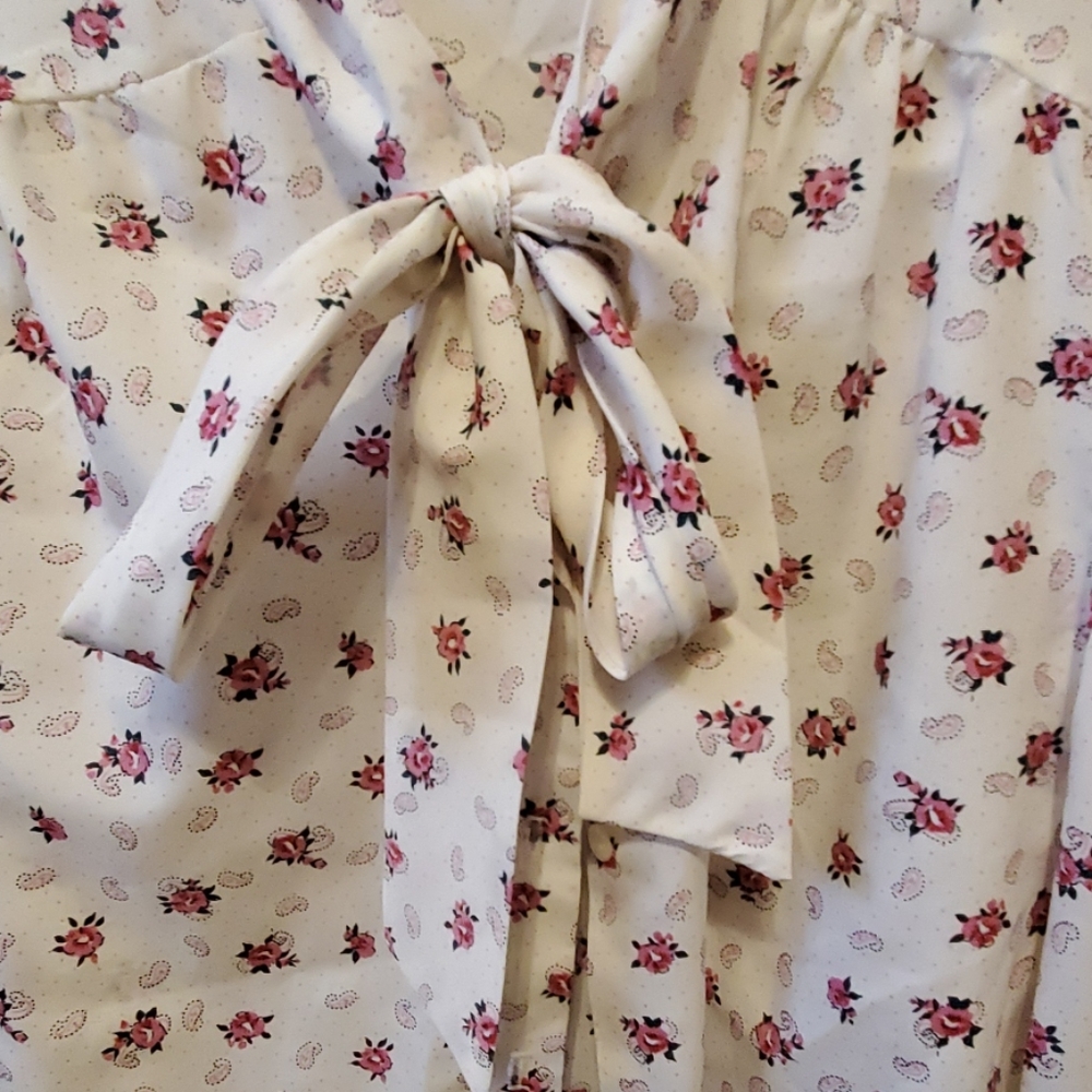 Floral blouse - Picture 3 of 4